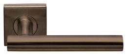 Изображение продукта BASICS LB7-19 BSQR53 BR дверные ручки на розетке бронза
